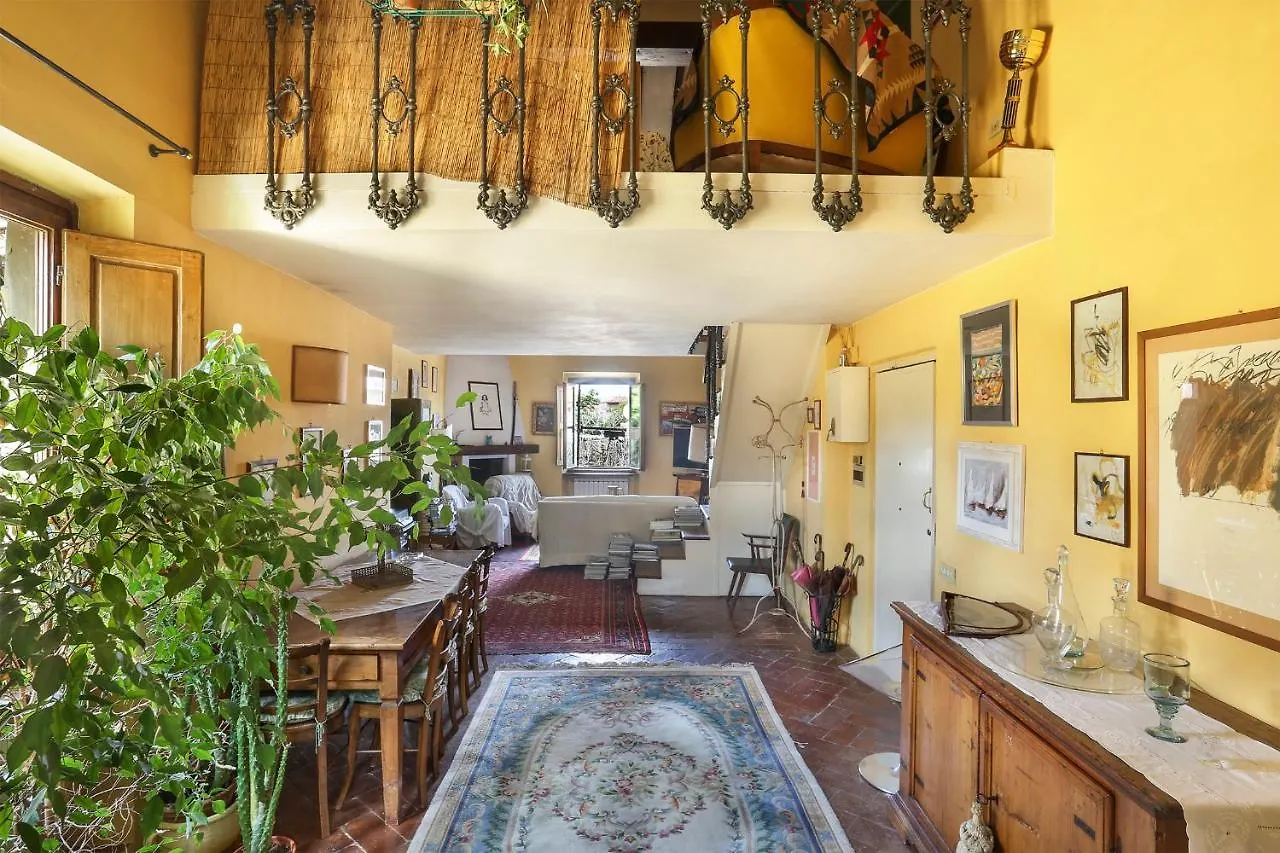 A Postcard View In A Vintage Apartment Florence Italië